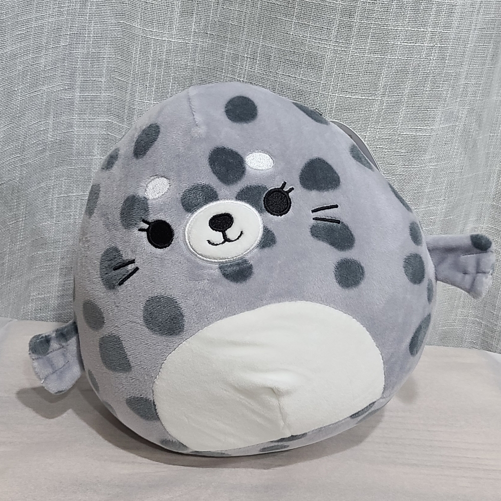 8" NWT Squishmallow Isis the Spotted Seal